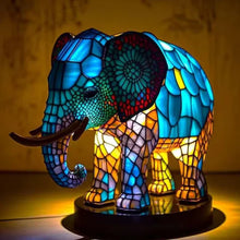 Afbeelding in Gallery-weergave laden, LichtOlifant - een handgemaakte lamp die harten laat stralen