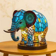 Afbeelding in Gallery-weergave laden, LichtOlifant - een handgemaakte lamp die harten laat stralen