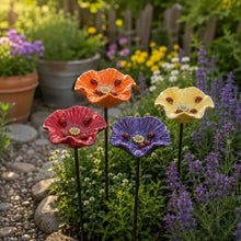 Afbeelding in Gallery-weergave laden, Handgemaakte Lieveheersbeestjesbloemen – weerbestendige keramische drinkbloemen, set van 4
